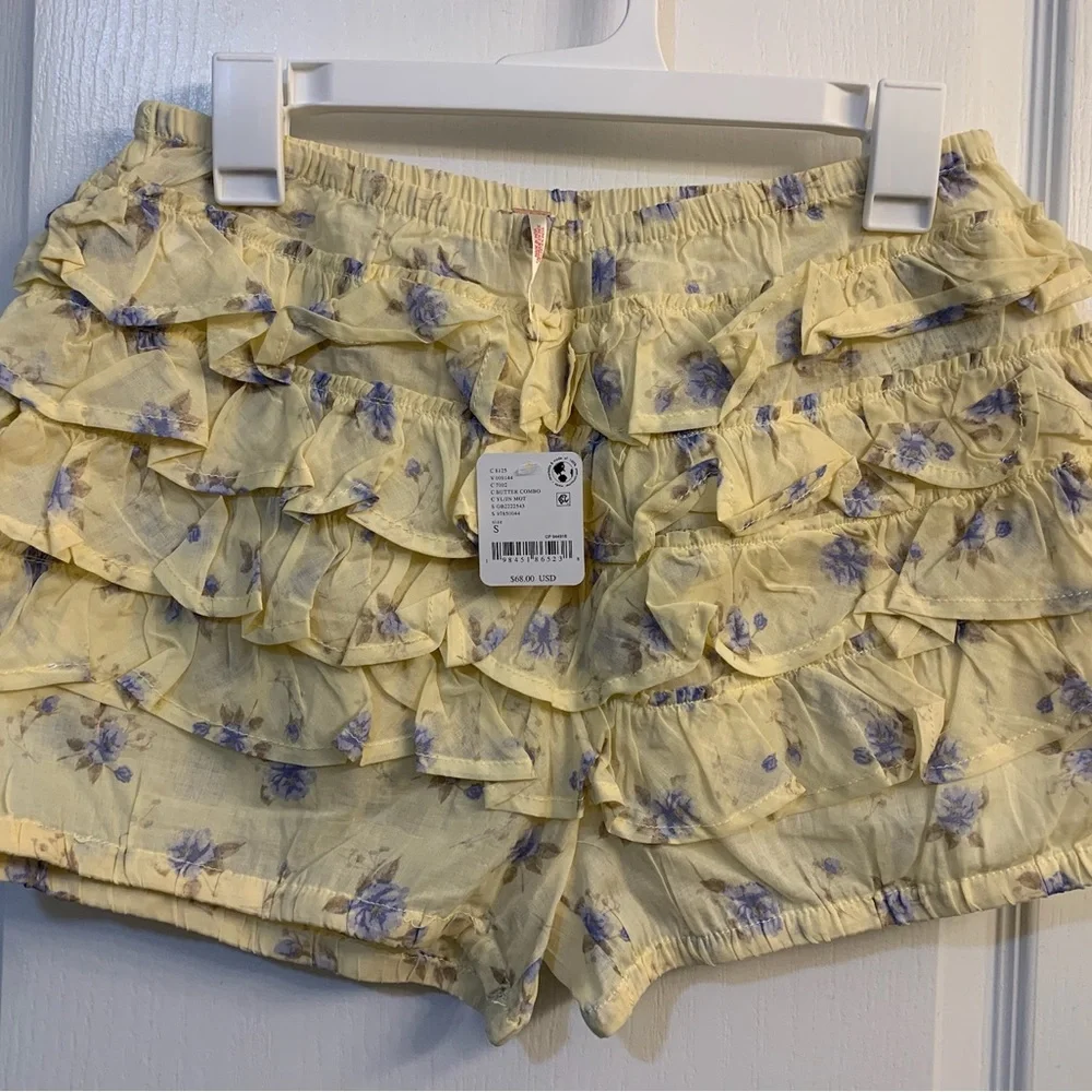 Free People Ruffle Up Butter Yellow Floral Bloomer Shorts NWT cottage core - Picture 4 of 6
